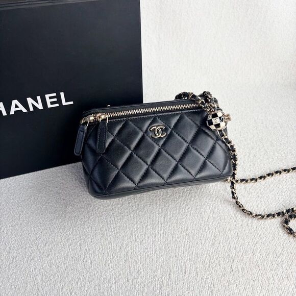 Chanel Women Pre-Loved Bag Very Good Condition - Picture 6 of 9